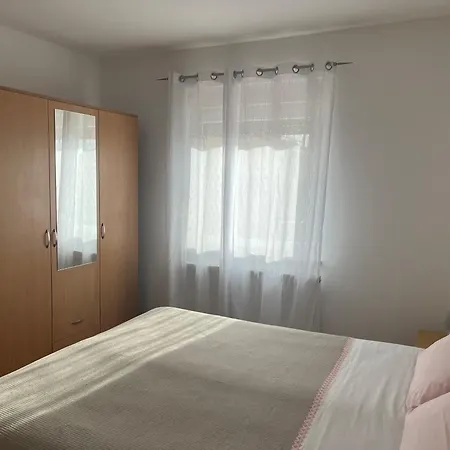 Burle With Free Private Parking Apartament Medulin